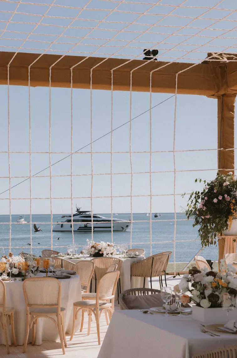 Decoración de ceremonia en bosque